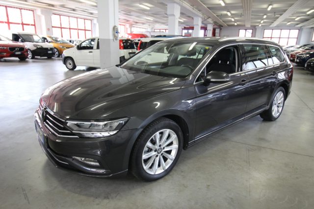 VOLKSWAGEN Passat Variant 2.0 TDI SCR EVO DSG Business Immagine 1