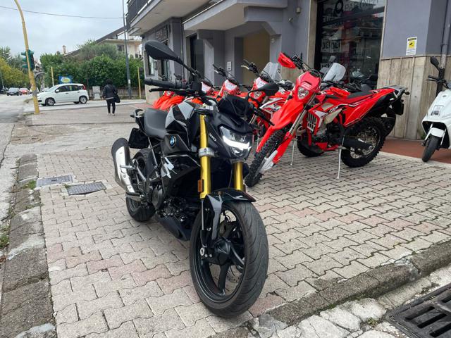 BMW G 310 R 310 Immagine 1