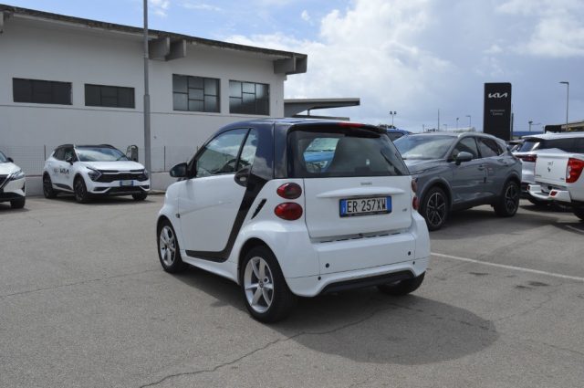 SMART ForTwo 800 40 kW coupé passion cdi Immagine 4