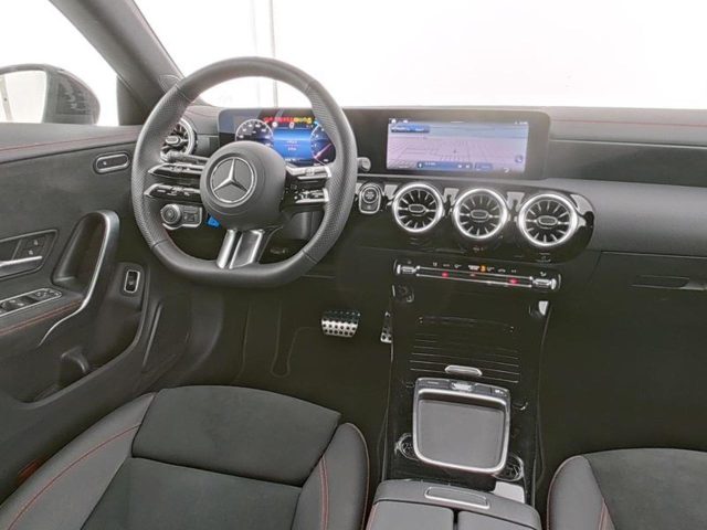 MERCEDES-BENZ CLA 200 Automatic AMG Line Premium Immagine 4