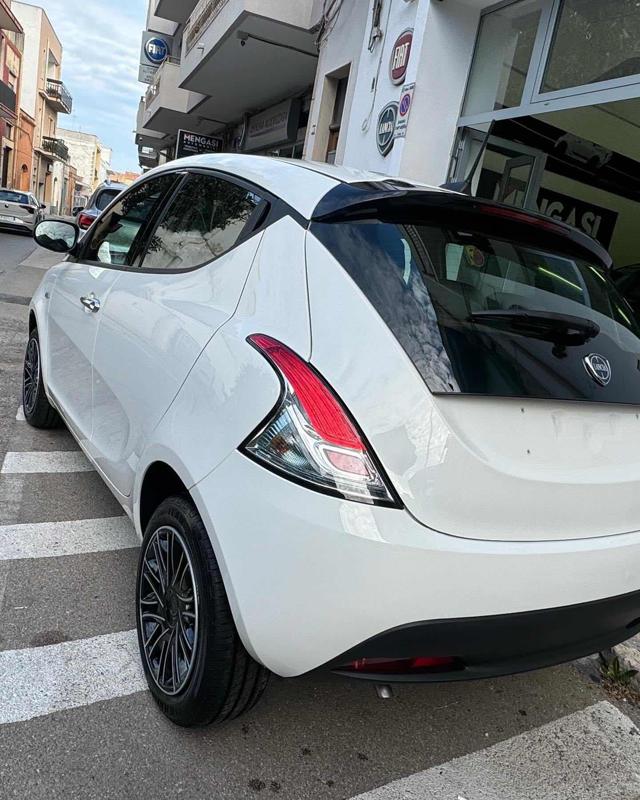 LANCIA Ypsilon 1.0 FireFly 5 porte S&S Hybrid Oro MY24 Immagine 4