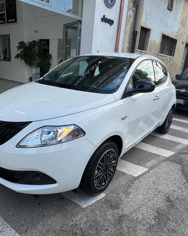 LANCIA Ypsilon 1.0 FireFly 5 porte S&S Hybrid Oro MY24 Immagine 1