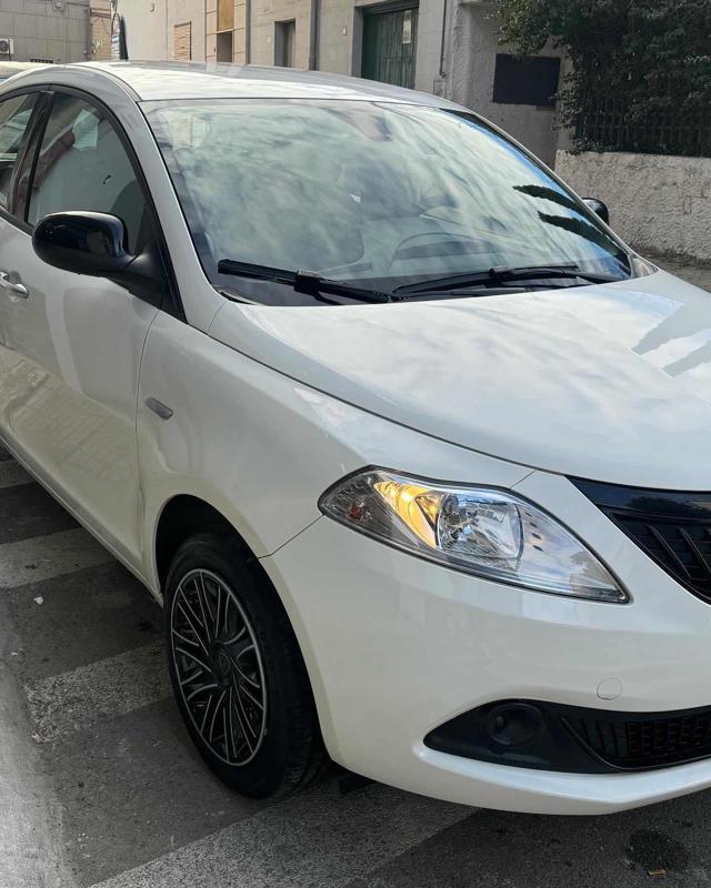 LANCIA Ypsilon 1.0 FireFly 5 porte S&S Hybrid Oro MY24 Immagine 2