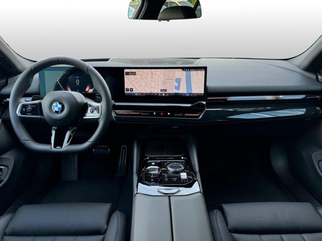 BMW 520 d 48V xDrive Touring M-Sport Tetto Cam 360° AHK Immagine 4