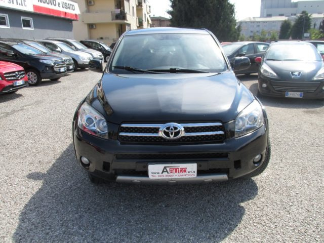 TOYOTA RAV 4 Crossover 2.2 D-4D 177cv Luxury -CONDIZIONI OTTIME Immagine 2