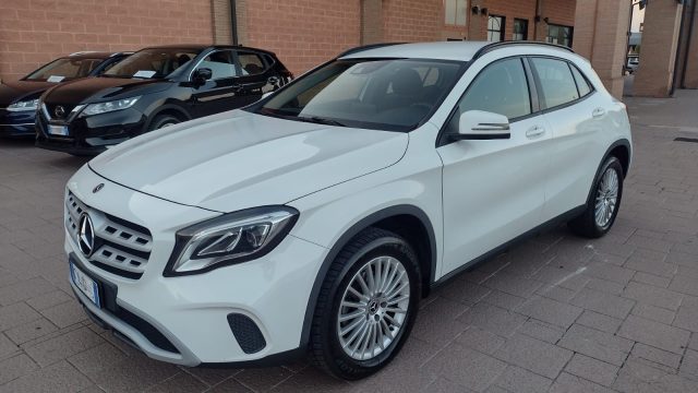 MERCEDES-BENZ GLA 200 d Automatic 4Matic Business Immagine 0