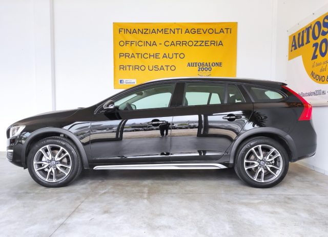 VOLVO V60 Cross Country D3 Geartronic Pro Immagine 2