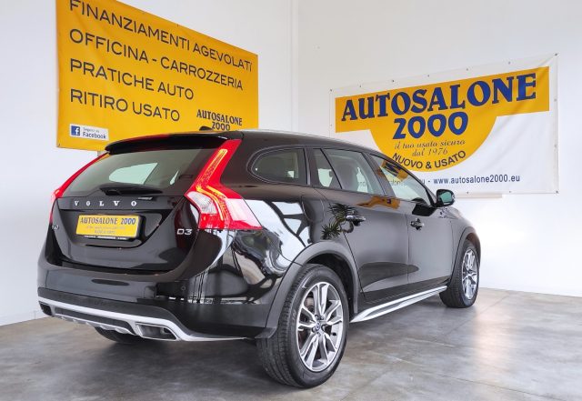 VOLVO V60 Cross Country D3 Geartronic Pro Immagine 3