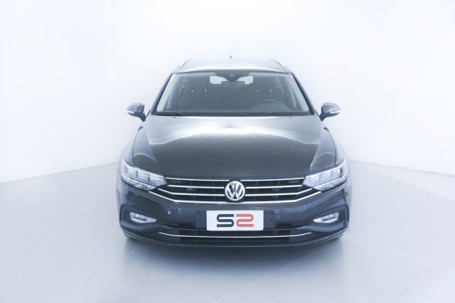 VOLKSWAGEN Passat Variant 2.0 TDI SCR EVO DSG Business Fari LED Immagine 2