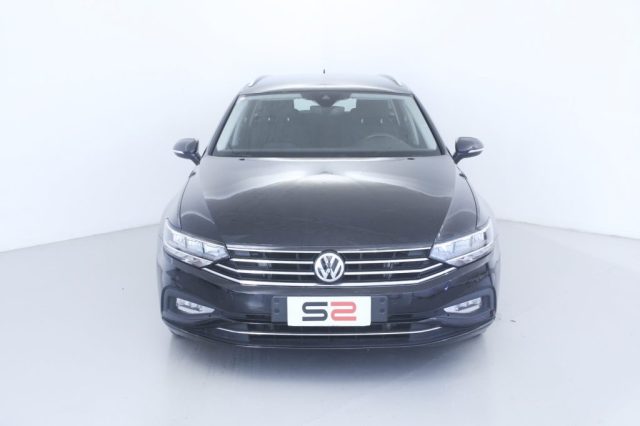 VOLKSWAGEN Passat Variant 2.0 TDI SCR EVO DSG Business Fari LED Immagine 2