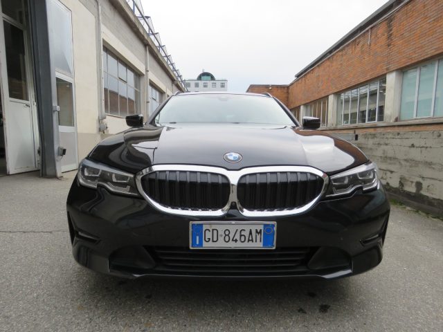 BMW 318 d Touring Immagine 2