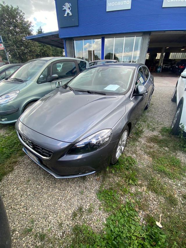 VOLVO V40 D3 Immagine 1