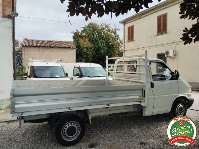 VOLKSWAGEN Transporter Transp. 2.5 TDI/88CV CASSONATO FISSO Immagine 4