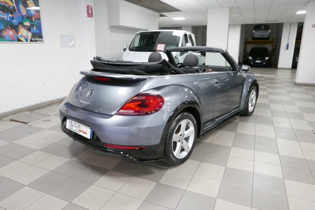 VOLKSWAGEN Maggiolino Cabrio 2.0 TDI 150 CV Sport R Line BMT Immagine 3