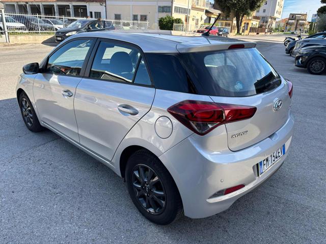 HYUNDAI i20 1.2 84 CV 5 porte Blackline Immagine 4