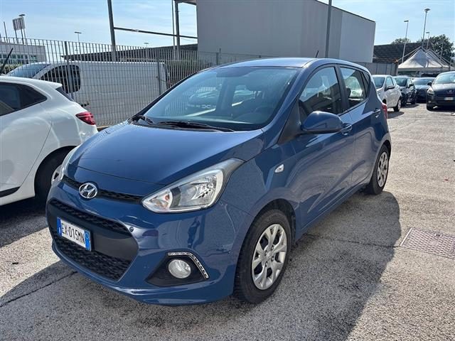 HYUNDAI i10 1.0 Login Auto Immagine 1