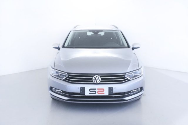 VOLKSWAGEN Passat Variant 2.0 TDI DSG Business BlueMotion Tech Fari LED Immagine 2