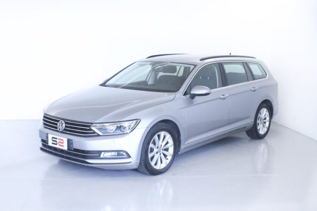 VOLKSWAGEN Passat Variant 2.0 TDI DSG Business BlueMotion Tech Fari LED Immagine 0