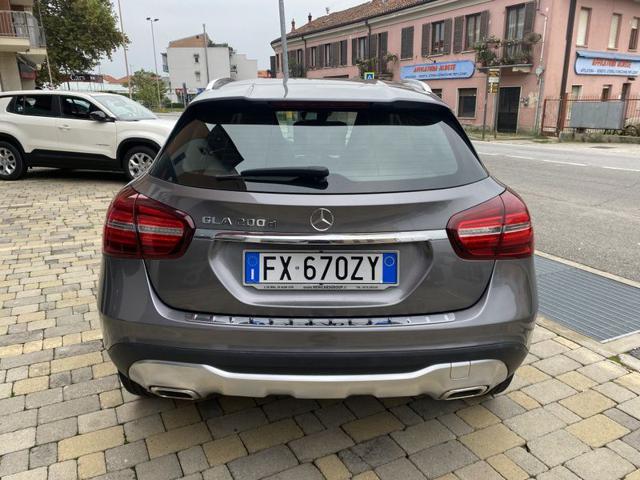 MERCEDES-BENZ GLA 200 d Automatic Sport NAVI-RETROCAM.-LED Immagine 3