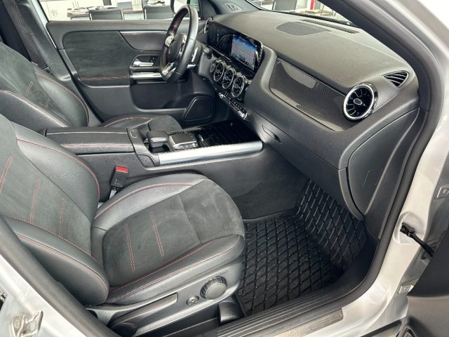 MERCEDES-BENZ GLA 200 d Automatic Premium Immagine 3