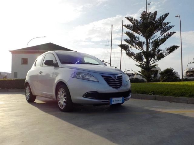 LANCIA Ypsilon 1.3 MJT 16V 95 CV 5 porte S&S Gold Immagine 1