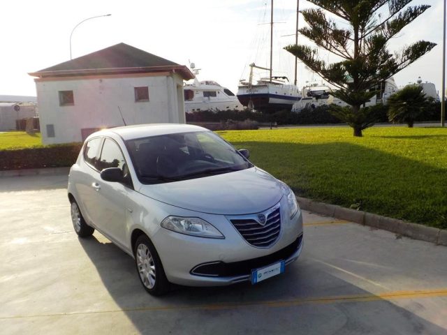 LANCIA Ypsilon 1.3 MJT 16V 95 CV 5 porte S&S Gold Immagine 2