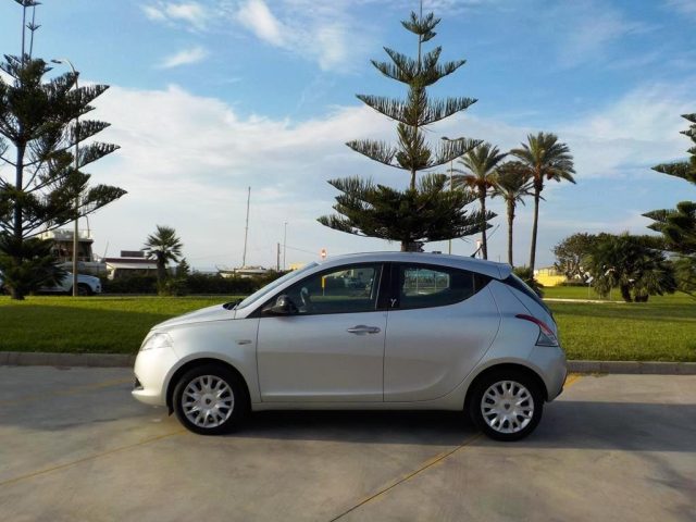 LANCIA Ypsilon 1.3 MJT 16V 95 CV 5 porte S&S Gold Immagine 3