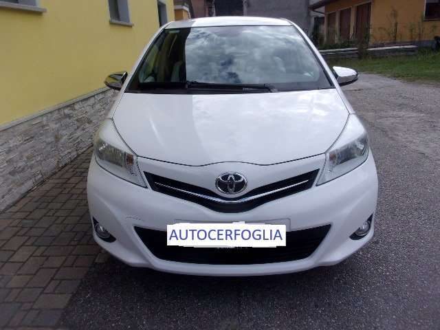 TOYOTA Yaris Yaris 5p 1.0 Lounge -X NEO PATENTATI !! Immagine 2