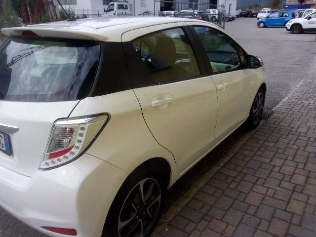 TOYOTA Yaris Yaris 5p 1.0 Lounge -X NEO PATENTATI !! Immagine 4