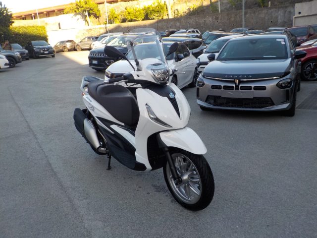 PIAGGIO Beverly 400 i.e. Anno 2021 Immagine 1