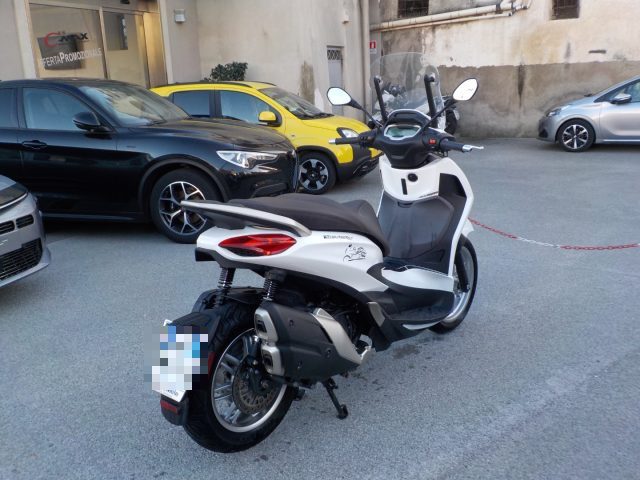 PIAGGIO Beverly 400 i.e. Anno 2021 Immagine 3