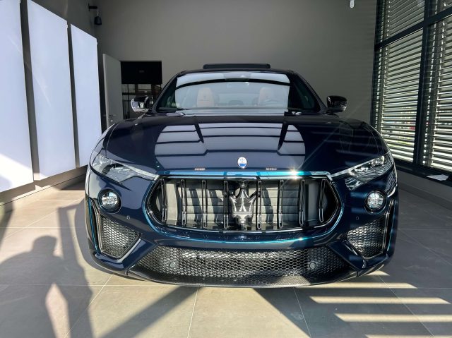 MASERATI Levante 3.8 V8 Ultima 580cv , One of 103 Trofeo Blu Royal Immagine 1