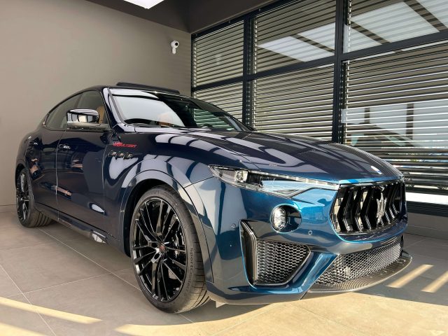 MASERATI Levante 3.8 V8 Ultima 580cv , One of 103 Trofeo Blu Royal Immagine 2