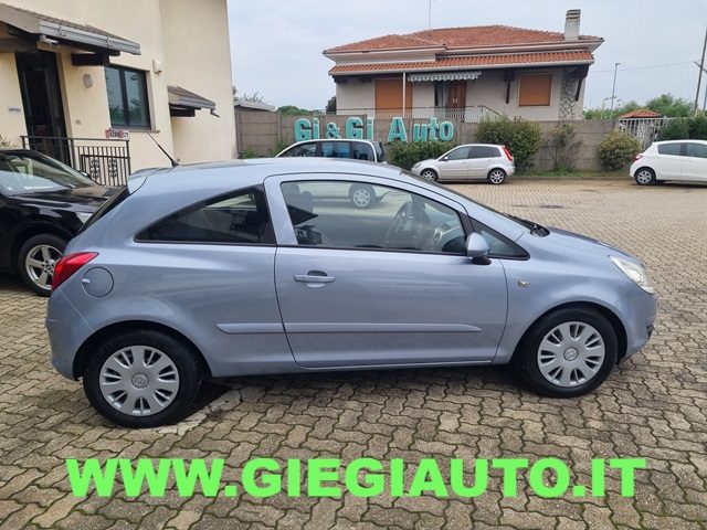 OPEL Corsa 1.2 3 porte Club Immagine 2