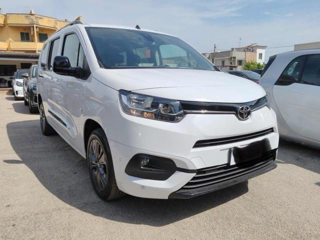 TOYOTA Proace City Verso 1.5D 130 CV S&S L2 Long A/T Luxury Immagine 2