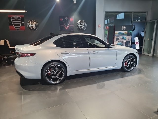 ALFA ROMEO Giulia 2.0 Turbo 280 CV AT8 AWD Q4 Veloce Immagine 3