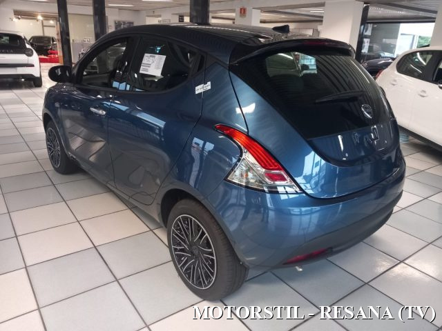 LANCIA Ypsilon 1.0 FireFly 5 porte S&S Hybrid Silver Immagine 2