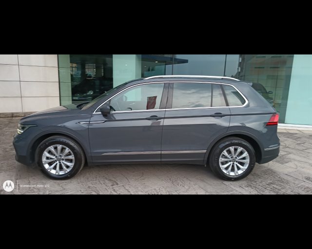 VOLKSWAGEN Tiguan 2.0 TDI 150 CV SCR DSG Life Immagine 2