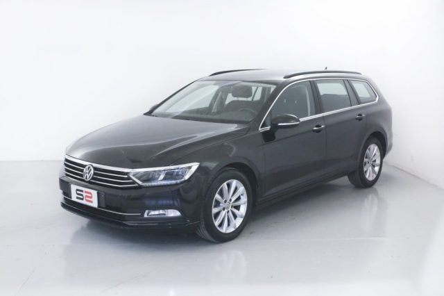 VOLKSWAGEN Passat Variant 2.0 TDI DSG Business BlueMotion Tech Fari LED Immagine 0