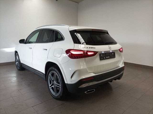 MERCEDES-BENZ GLA 250 e Plug-in hybrid Automatic Premium AMG LINE Immagine 4