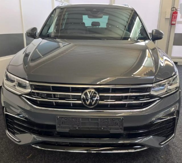 VOLKSWAGEN Tiguan 1.5 TSI 150 CV DSG ACT R-Line IQ Drive Cerchi19 Immagine 3