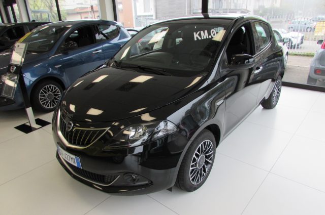 LANCIA Ypsilon 1.0 FireFly 70cv Hybrid Platino - Nero Vesuvio Immagine 0