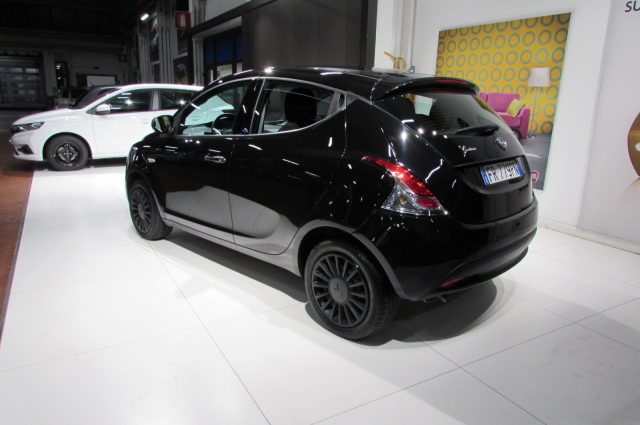 LANCIA Ypsilon 1.2 69 CV 5 porte Elefantino Blu GUIDABILE NEOPATE Immagine 3