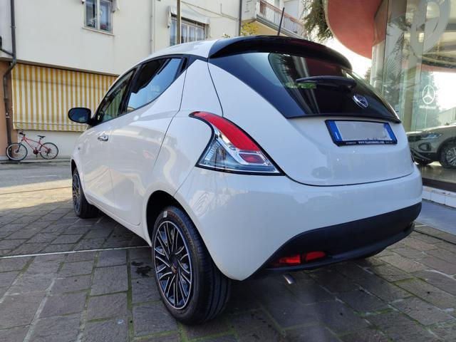 LANCIA Ypsilon 1.0 70cv 5 porte Hybrid ORO #CLIMA AUTO Immagine 2