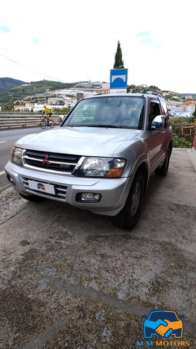 MITSUBISHI Pajero 3.2 16V DI-D 3p. GLX Immagine 2