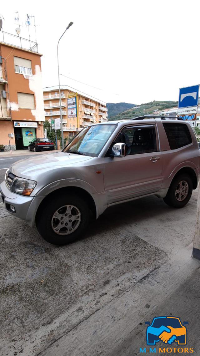 MITSUBISHI Pajero 3.2 16V DI-D 3p. GLX Immagine 3