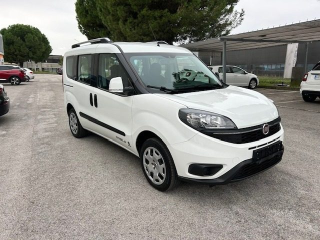 FIAT Doblo Doblò 1.4 T-Jet 16V Natural Power 5 posti Immagine 2