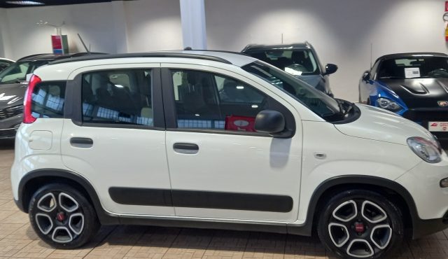 FIAT Panda 1.0 FireFly S&S Hybrid City Life Immagine 1