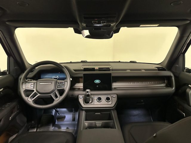 LAND ROVER Defender 110 3.0D I6 200 CV AWD Auto X-Dynamic SE Immagine 3