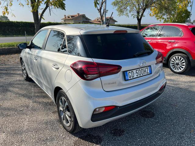 HYUNDAI i20 1.2 5 porte Econext Connectline OK NEOPATENTATI ! Immagine 4